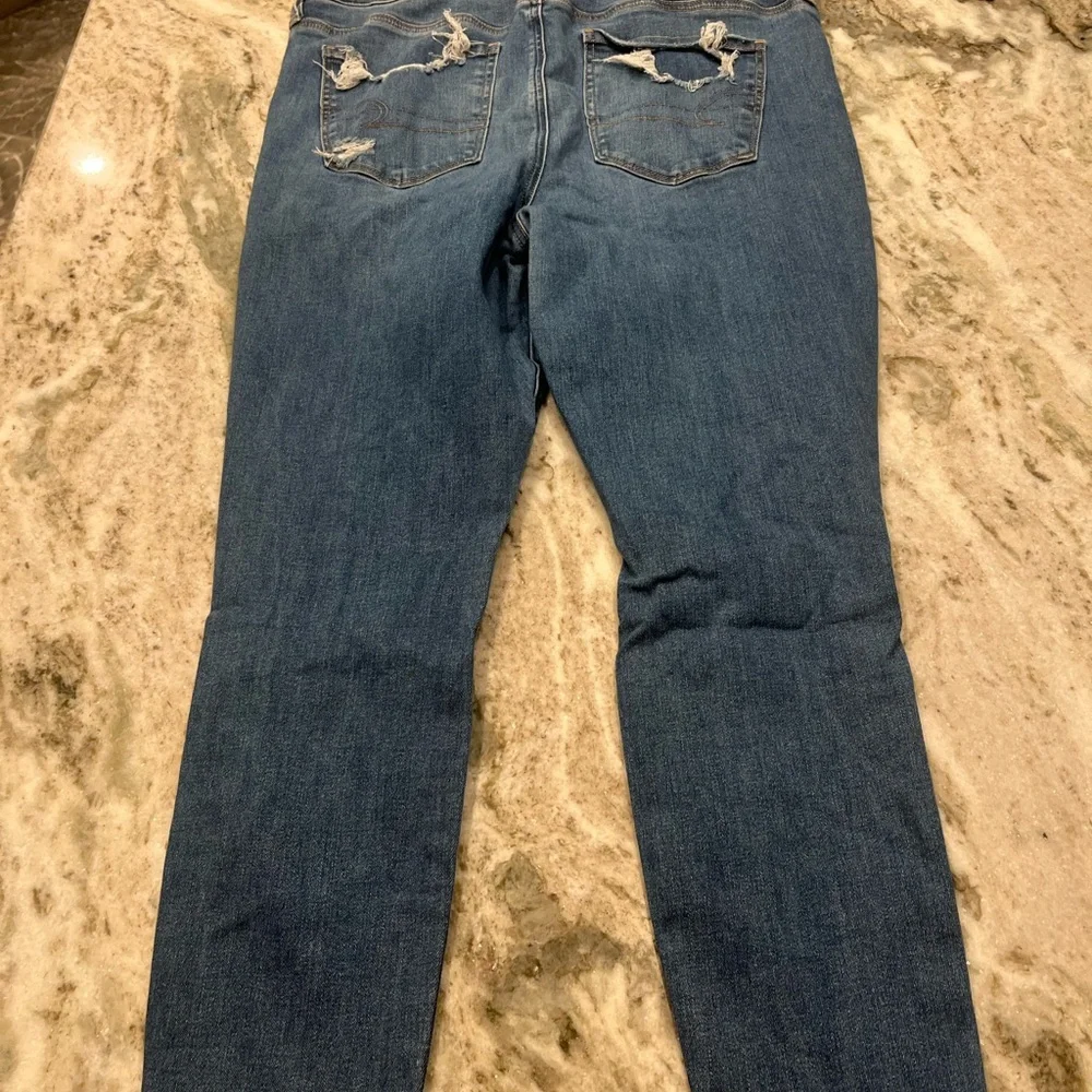 American eagle distressed‎ hi rise jegging Jena’s size 16 short